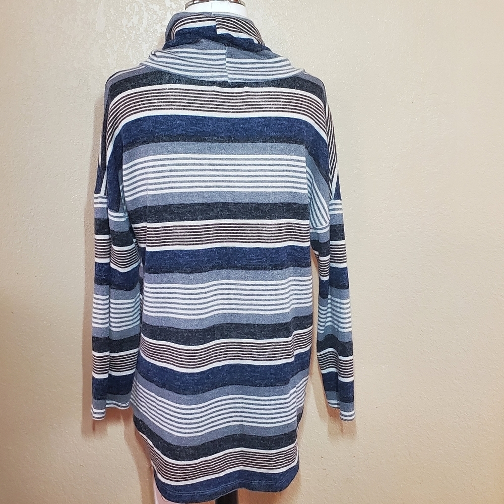 STYLE RACK Pull Over Sweater - Picture 2 of 4
